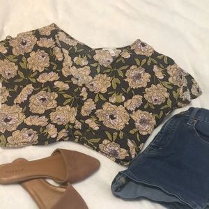 Floral flowy Crop top *MOVING, make an offer*